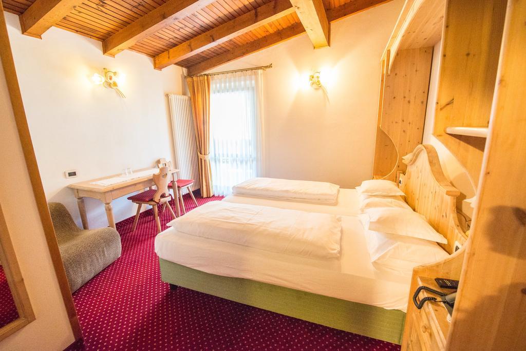 Hotel Garni Norma Мадонна-ди-Кампильо Экстерьер фото